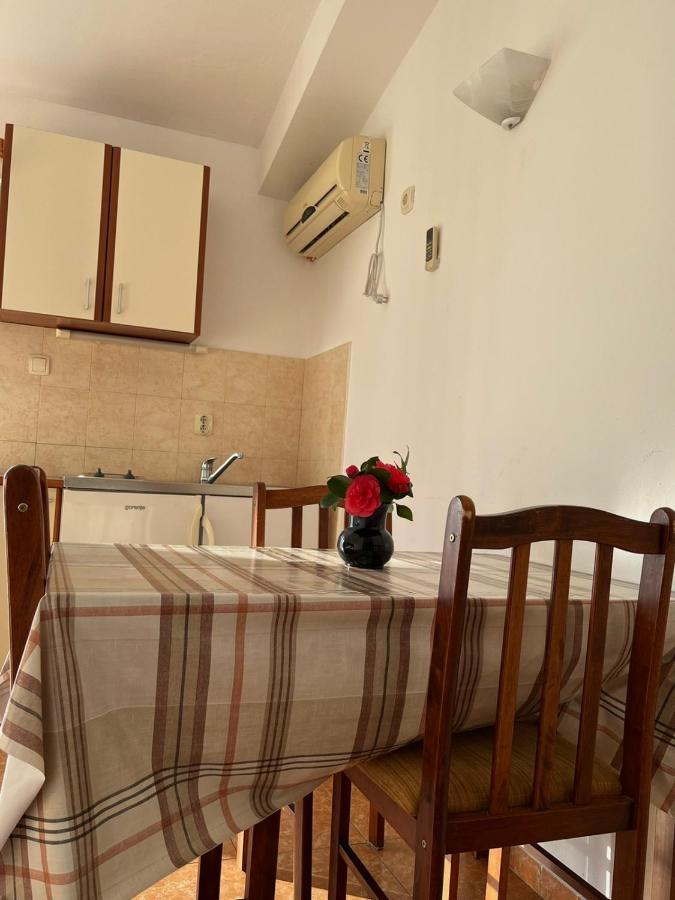 Apartments And Room Mv Petrovac na moru Exterior foto