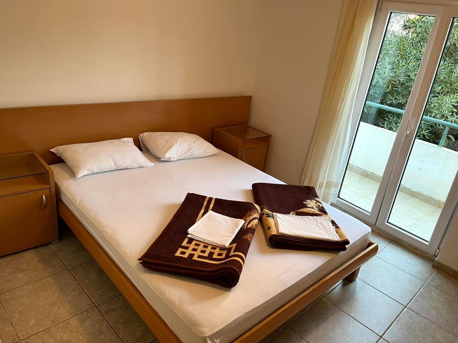 Apartments And Room Mv Petrovac na moru Exterior foto