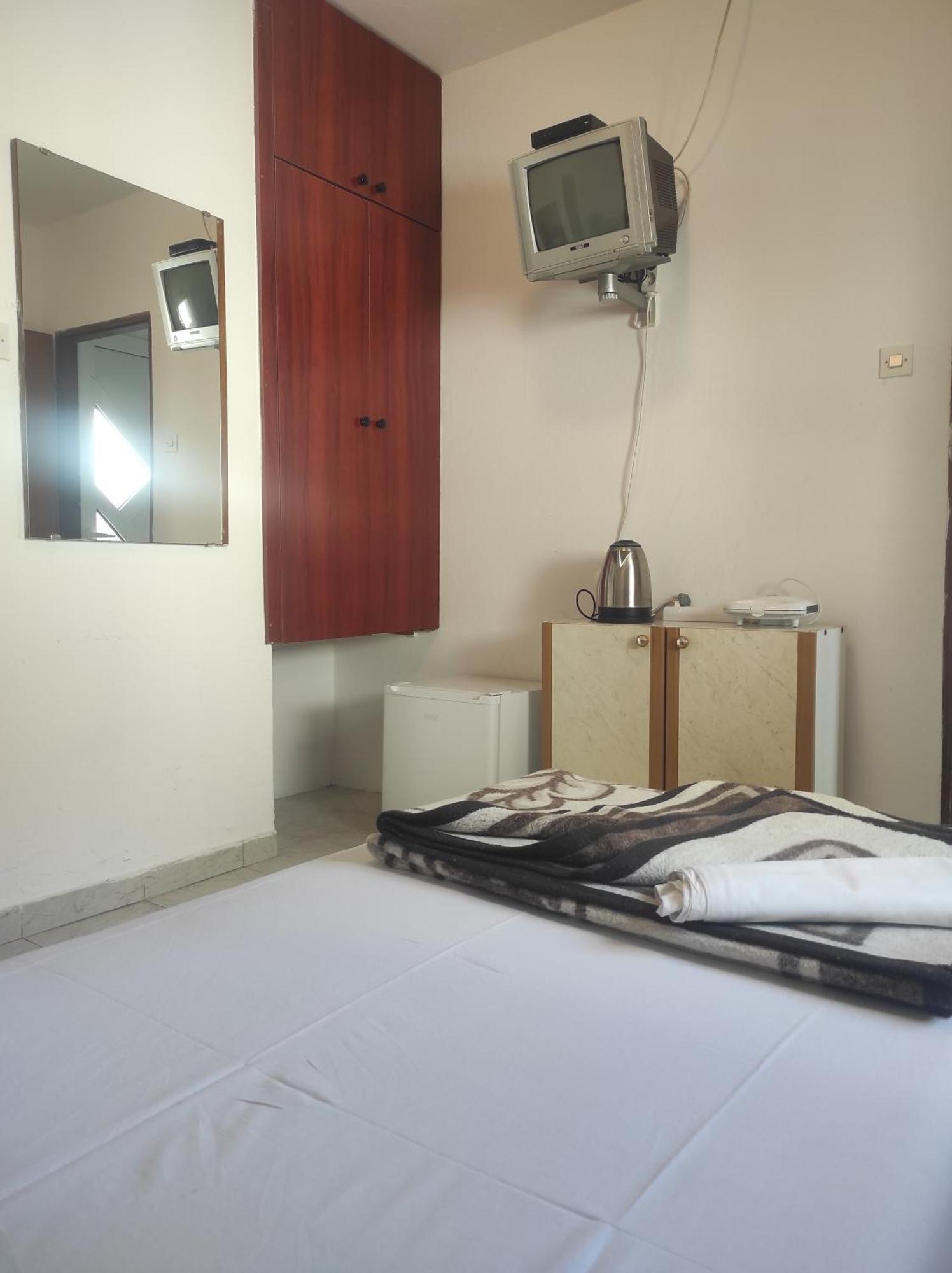Apartments And Room Mv Petrovac na moru Exterior foto